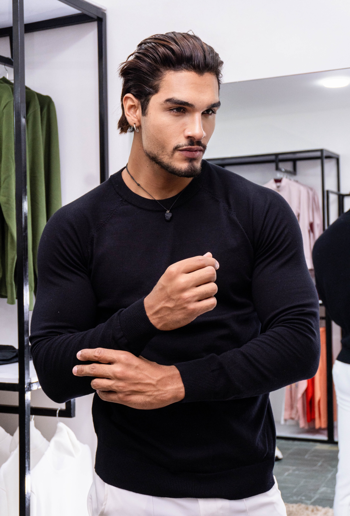 Suéter Negro Cuello Redondo